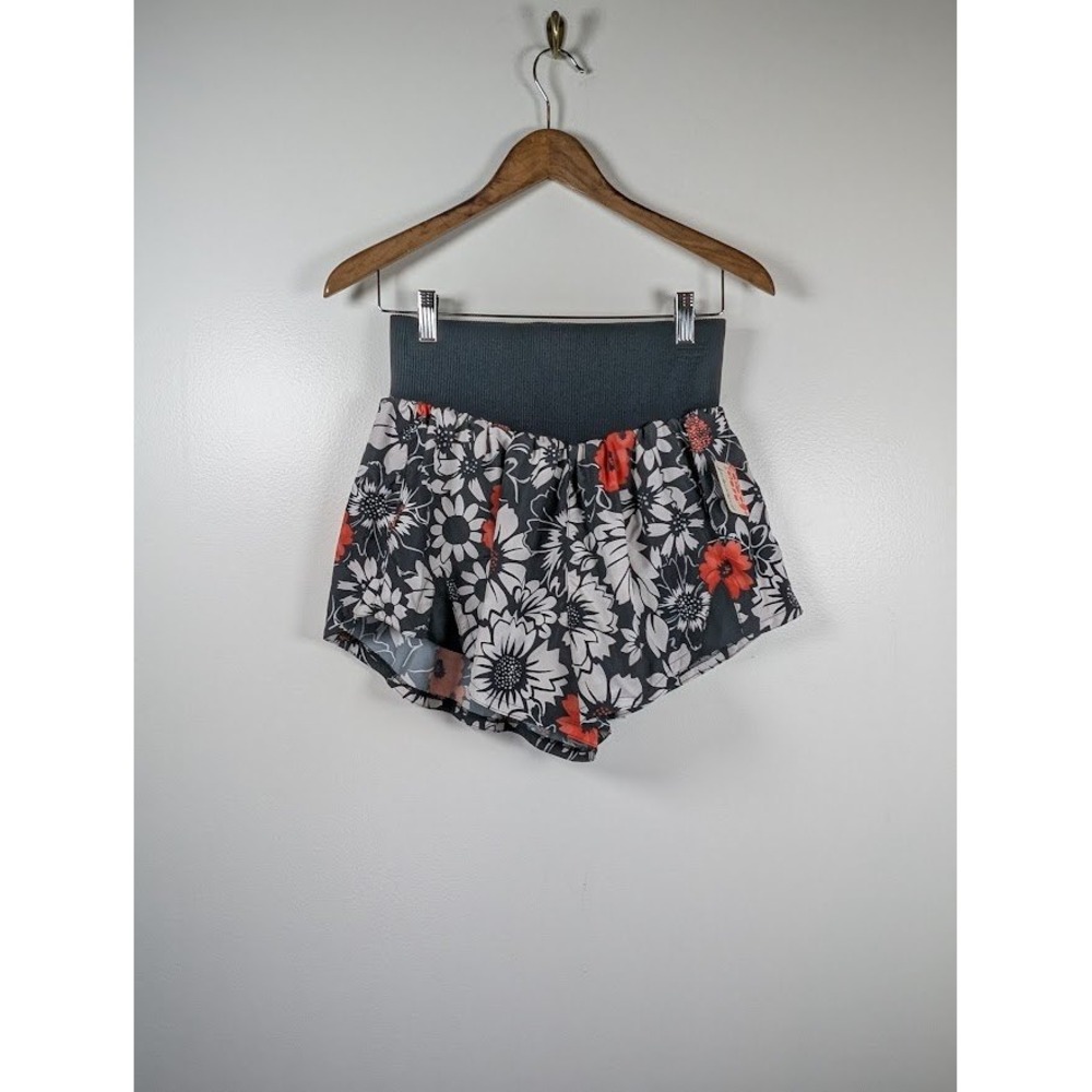 FP Movement Free People Carpe Diem Shorts Size Large Floral Athletic Yoga NEW - Picture 2 of 6